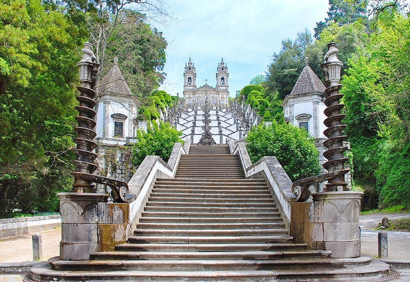 De trappen naar de kerk Bom Jesus do Monte, Braga